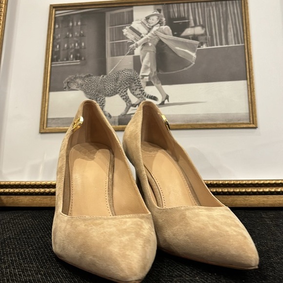 Tory Burch Tan Suede Pointed Toe Pumps Gold Logo Heel Sand Heels - Picture 16 of 16